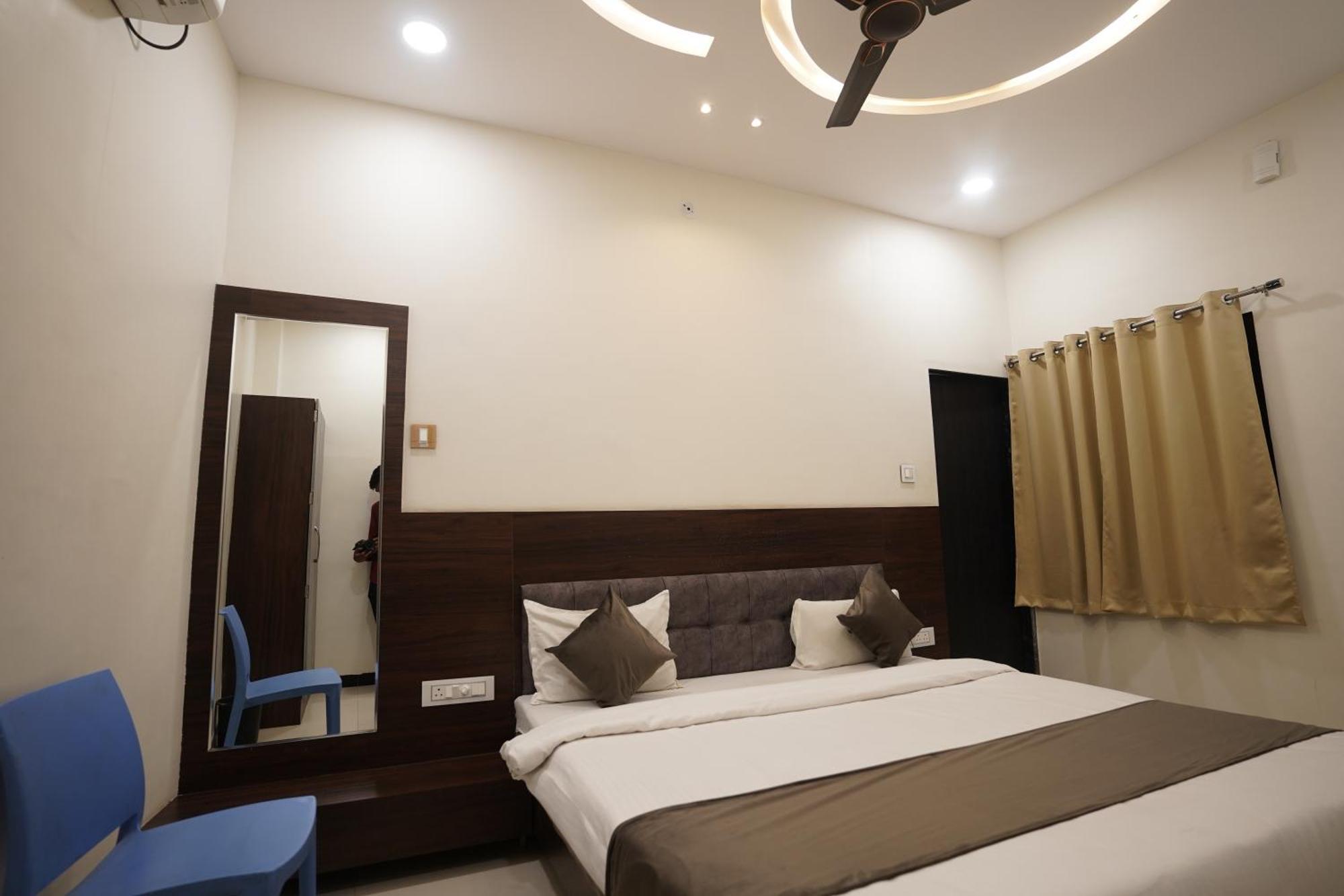 Hotel Dev Kripa Ujjain Exterior foto