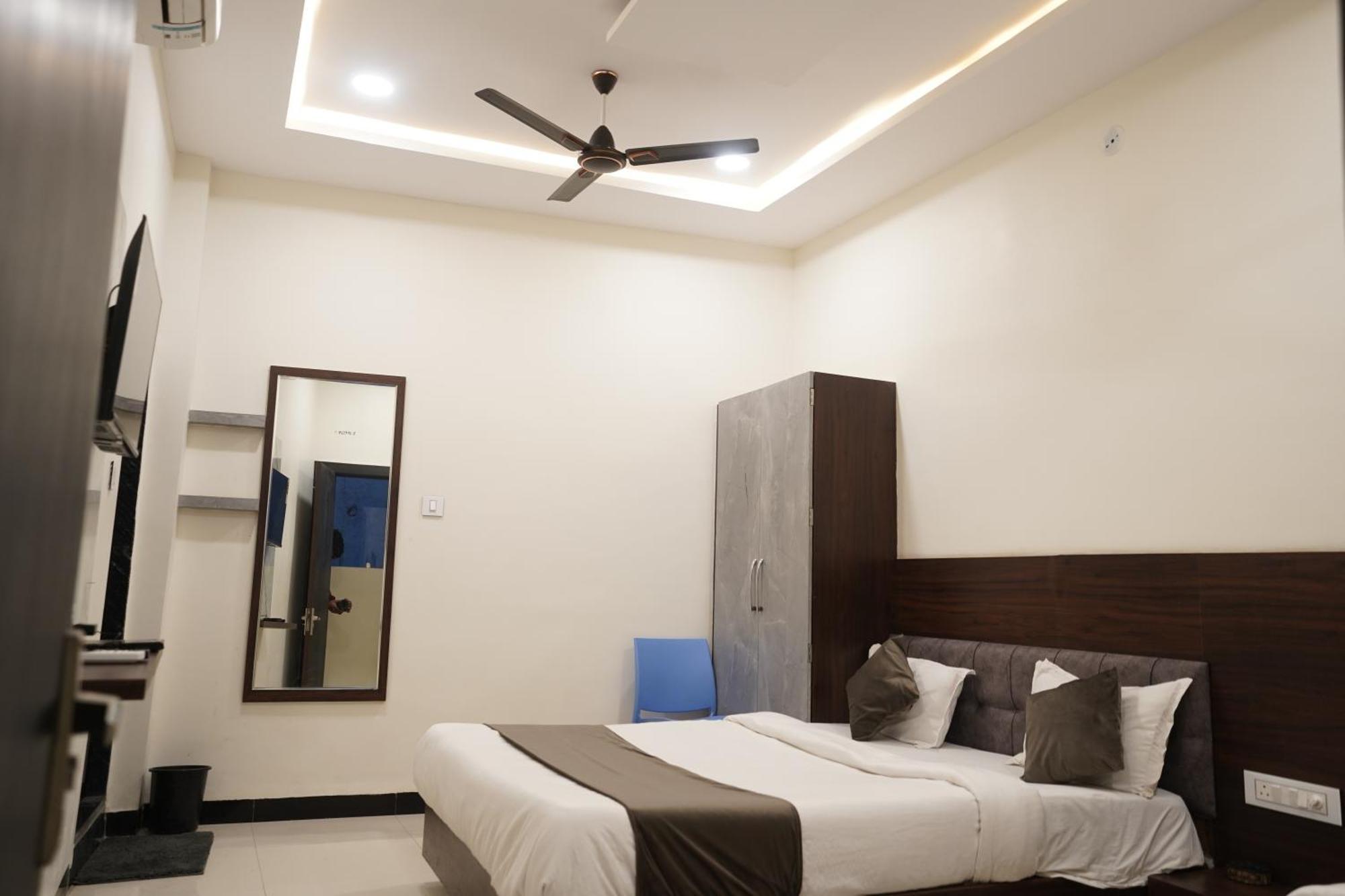 Hotel Dev Kripa Ujjain Exterior foto