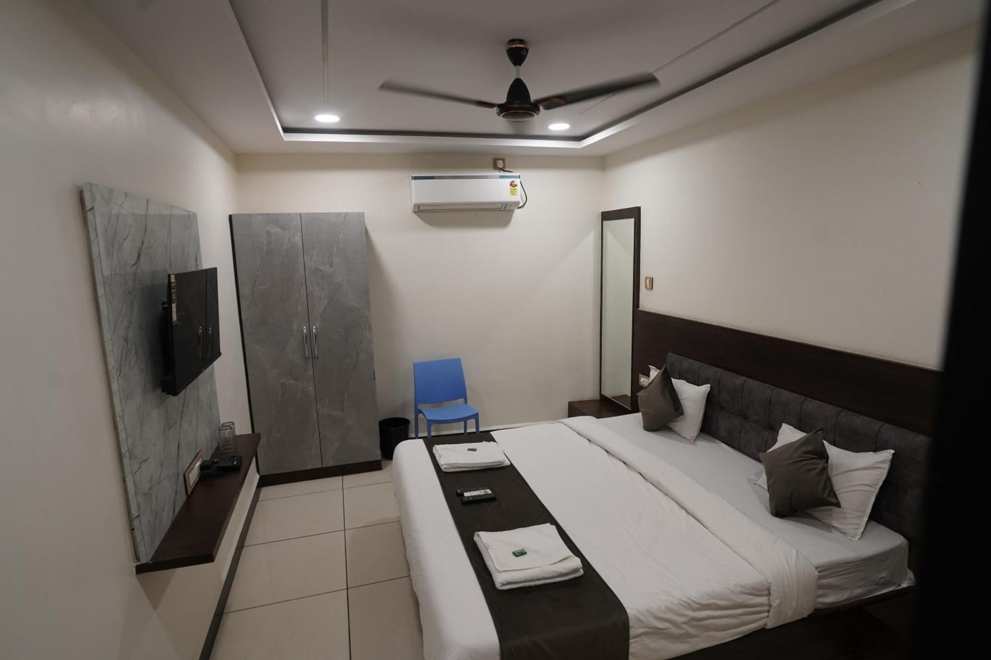 Hotel Dev Kripa Ujjain Exterior foto